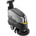 Lavasciuga pavimenti compatta Lavor Dynamic 45B uomo a terra 37011-00053
